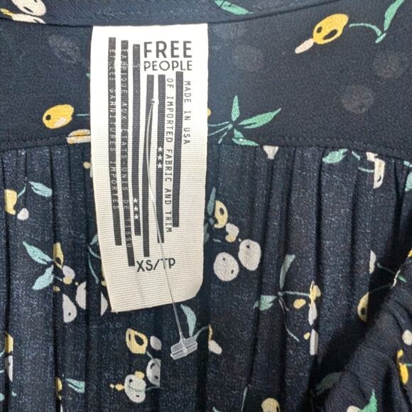 Free People Lemon Flower Printed Blouse Size XS - Picture 9 of 10